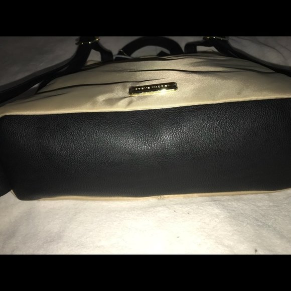 BNWT Steve Madden golden with black leather and tan nylon backpack - Picture 6 of 6
